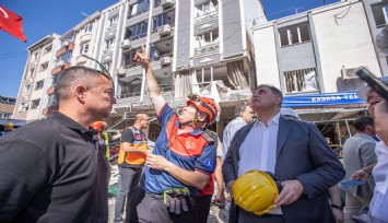 Başkan Tugay patlamanın yaşandığı bölgede inceleme yaptı, yaralıları ziyaret etti