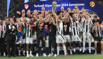 Beşiktaş, Turkcell Süper Kupa’yı düzenlenen törenle aldı