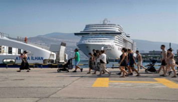 İZDENİZ VE MSC'den İZMİR KÖRFEZİNDE TURİZM İŞ BİRLİĞİ: Kruvaziyer gemilerle gelen turistler İZDENİZ gemileri ile Karşıyaka'ya taşınacak