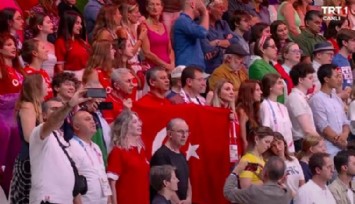 Özgür Özel, Ekrem İmamoğlu ve Mansur Yavaş Filenin Sultanlarını yarı finalde de yalnız bırakmadı