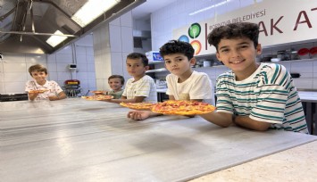 Bornovalı minik şefler pizza yaptı