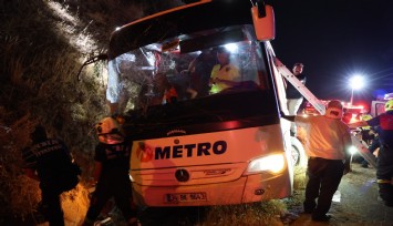 Aydın'da yolcuları dinlemeyip hız yapan otobüs bir yayaya çarpıp yay yattı: 1 can kaybı, 10 yaralı  