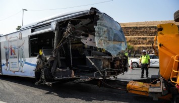 İstanbul'da metrobüsler çarpıştı: 1 ölü 4'ü ağır 38 yaralı