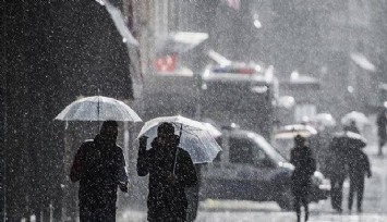 İstanbul’da sağanak yağış etkili oldu: Yollar göle döndü