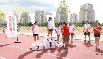 Karşıyakalı çocuklar atletizm şenliğinde buluştu