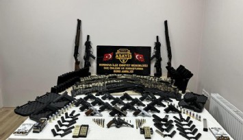 İzmir’de silah tacirlerine operasyon