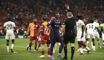 UEFA, Fernando Muslera'ya 3 maç men cezası verdi