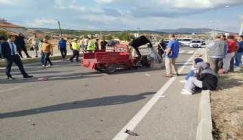 Yolun karşısına geçmek isteyen elektrikli motor sürücüsüne araç çarptı; 1 ölü