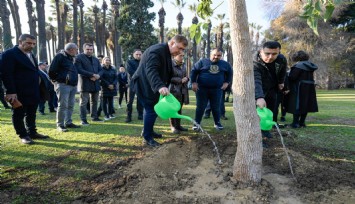 Başkan Tugay Kültürpark’ta ağaç dikti: İzmir’in muhteşem tarihine yakışık değişimler sağlayacağız