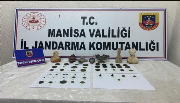 Manisa'da tarihi eser operasyonu: Yaşlı adamın evinden çok sayıda tarihi eser ele geçirildi