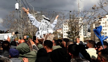 İsrail’in 21 yıl sonra serbest bıraktığı Ramuz, Batı Şeria’da gözyaşlarıyla karşılandı