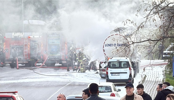 İzmir'de bitkisel yağ yüklü tanker alev aldı