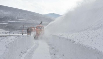 Kars’ta hava ulaşıma kar engeli